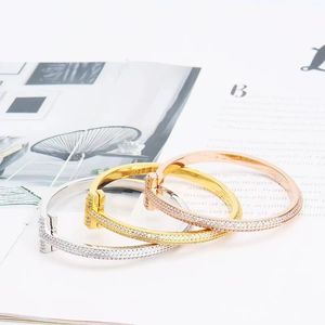 2023 New Crystal T Bracelet Couple Fashion Double Row Diamond Cuff Bracelet Gift 18k Gold Designer Bracelet for Women