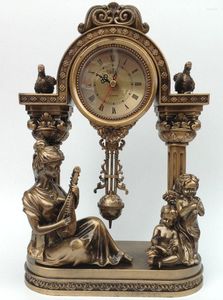 Table Clocks Antique Style Resin Vintage Clock Pendulum Golden Statue Musical Theme Living Room Decor Silent Needle Desk