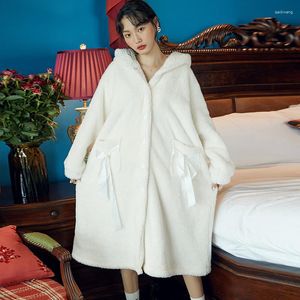 女性用スリープウェアソリッド冬のぬいぐるみ白い着物ローブファッションバスローブホームドレスペイニョワールウェディングブライドメイド