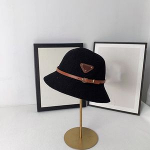 Hot Mens Hats Nowy projektant Hat Straw Hat Men Caps and Hats Sun Protection Resort Beach Graid Hat odpowiedni na wiosnę i lato