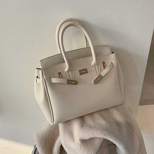 El çantası batı aile tarzı çanta kadın çantası 2024 moda sürümü çok yönlü messenger çantası tek omuz çantası moda çanta