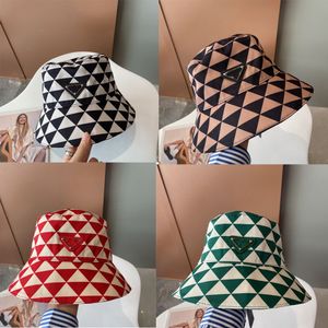 Yeni Moda Casquette Yeni Tasarımcı Kova Şapkaları Kadınlar için Geniş Kötü Şapka Fedora Caps Balıkçı Beach Sun Visor Yaz Plaj Casquets Mektubu PR PR