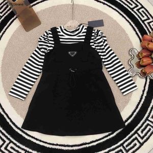 Moda Kız Elbiseleri Takipler Bebek Sonbahar Setleri Boyut 100-150 cm Kontrast Çizgili Tasarım Yuvarlak Boyun Altı ve Kayış Elbisesi Aug30