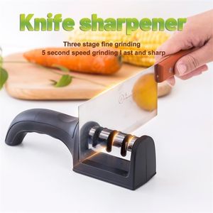 Sharpeners Kitchen 3セグメントナイフシャープナー家庭多数の機能的手持ち3つの目的の黒いシャープニングストーン230831