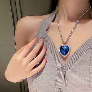 Pendanthalsband Titanic Heart of Ocean Blue Crystal Love Necklace For Women Full Chain Collar Lover Forever Jewelry 230831