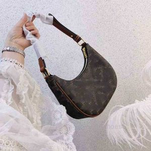 Designer Women's New Bag The Same Old Flower Underarm Advanced Sense Of The Ocean All Matching Leather Moon Backpack