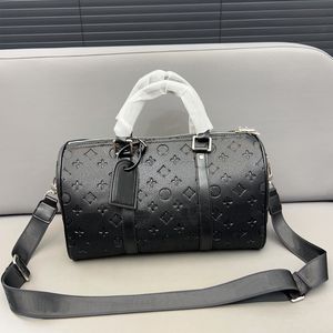 Herrkvinnor Designer Duffel Väskor utomhus reser bagage mode mini nanos kudde lyxväska läder handväskor keepalls bär på crossbody axelväskor