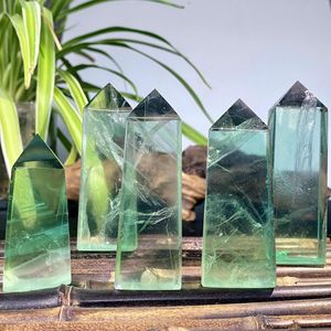 Schmuckbeutel Natürliche grüne Fluoritsäule Kristalltransparente Ornamente mit Regenbogen-einspitzigem viereckigem Prisma-Rohstein