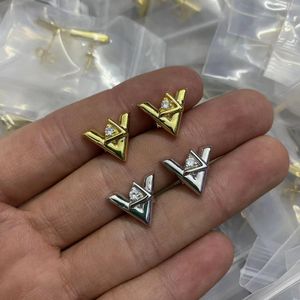 Европейские и американские простые серьги V Micro Inlays Crystal Diamonds Классические дизайнерские ушные ушные шпильки.