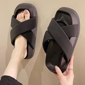 Tofflor kvinnor lägenheter plattform casual strand designer trend öppen tå sandaler sommarskor dam klänning flip-flops glider