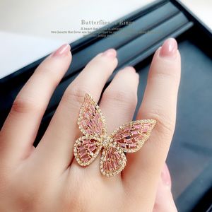 Bröllopsringar Trendiga Shining Butterfly Justerbar öppningsring för kvinnor Crystal Acrylic Inlay Fashion Party Handtillbehör smycken 230831