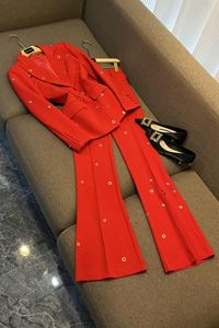 2023 Autumn Red Metal Otwór Slim Dwuczęściowe spodnie Zestawy na wycięte lapel z długim rękawem Jednoustronne Blazery górne spodnie Spodnie Suits Zestaw Dwuczęściowe garnitury O3G302676