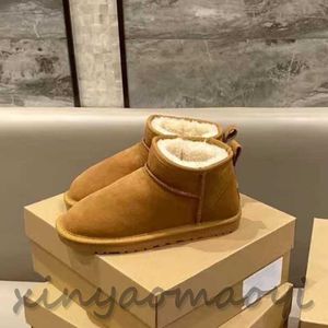 Luxury Designer Boot Women Boot Men Boot Päls på läder Tasman Boot WGG Korta vinter Snow Boots Mini Boot Ethnic Style Thick Bottom Shoes Classic Flat Warm Shoes