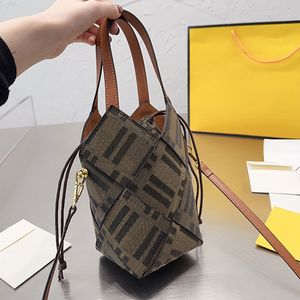 TOTES Omuz Çantaları Marka Kadınlar İçin Dokuma Kova Çantaları Tasarımcı Yüksek Kaliteli Deri Crossbody Çanta Sevimli F Logo Çanta ve Çanta Tasarımcı Crossbody Bag Lüks Satchel