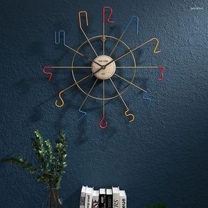 Duvar Saatleri Şık lüks modern yuvarlak Nordic iç metal sessiz saat klasik reloj para paralı süslemeler ev için