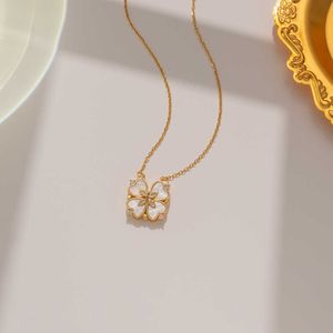 Designer Four-Leaf Clover Necklace Luxury Top New Lucky Clover Womens Heart-to-Heart Attraction New Style Design Sense Necklace Women Van Clee Accessories smycken