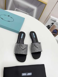 Designer Women's Sexy Luxury Pearl Rhinestone Slippers Platform Leisure Summer Wide Flat Beach Sandaler Storlek 35-42ess