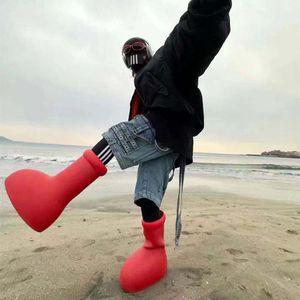 2023 Rain Boots MSCHF 남녀 여성 큰 빨간 부츠 이브 고무 고무 고무 Astro Boy reps the Knee Booties 만화 신발 두꺼운 하단 플랫폼 크기 35-41 NEW 33961