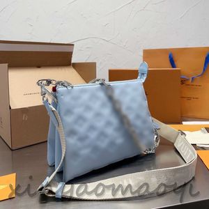 L Baby Blue Hug Bag, skórzana torba, wielowarstwowa torba narządów, dopasowanie kolorów jest kompletne, torebka na ramię, torebka, gruba torba łańcuchowa, wysokiej jakości designerska torba, 26*21 cm