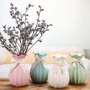 花瓶の陶器の花瓶のシンプルな家の装飾ドライフラワーのためのモダン手作りの花