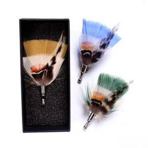 Brooches Classic Colorful Feather Brooch Lapel Pin Wedding Corsage Jewelry Luxury Pins And Hat Suit Shirt Men Accessories