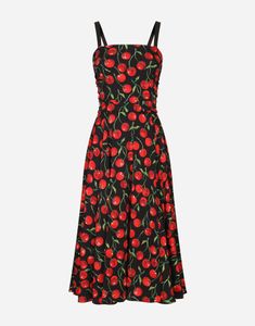 Cherry Silk Suspender klänning med svart bakgrund