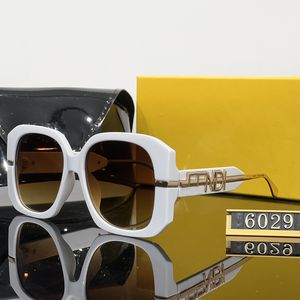 Designers óculos de sol carta perna óculos de sol para mulheres tendência polarizada luxo homens resistentes a UV óculos de sol casuais óculos versáteis com presente de caixa