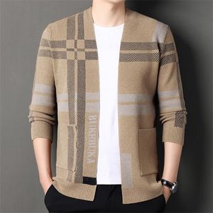 2023 New Style Luxury Men's Sweaters Autumn Winter Pocket Men Cardigan Fashion Brand Designer Cardigan Plus Size England Style Spliced Color Cardigan Knit Jacket