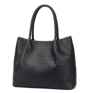 Genuine leather woven large capacity one shoulder handbag, celebrity bag, tote bag, fashionable and versatile, mother and child bag, shopping bag
