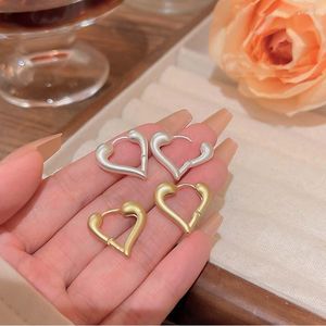 Orecchini pendenti Oro opaco Colore argento Cuore cavo per le donne Design in stile coreano Fibbia per l'orecchio Moda coreana Accessori semplici per gioielli