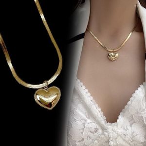 Pendant Necklaces Love You More Letter Heart Shaped Necklace For Women Light Luxurious Black Round Chain Titanium Steel Jewelry Gifts