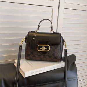 حقيبة مصممة عالية الجودة للنساء 2023 جديد فرنسي نيش أزياء تصميم واحد الكتف حقيبة اليد متعددة الاستخدام
