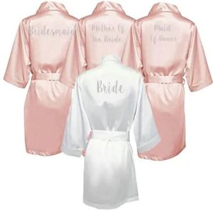 Dark Pink Robe Silver Letter Kimono Personlig Satin Pyjamas Bröllop Robe Bridesmaid Sister Mor till brudkläderna