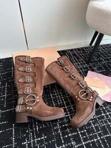 2023 Designer de moda estilo feminino fivela de cinto botas curtas de luxo de couro quadrado toe tornozelo botas de salto grosso na altura do joelho tamanho 35-41 com caixa