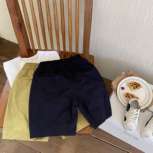 Calças infantis calças macias de algodão fino elástico na cintura bolsos verão curto estilo coreano simples confortável moda casual meninos e meninas