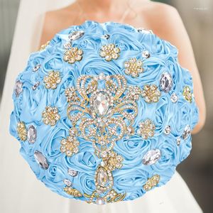 Dekoratif çiçekler açık mavi düğün buket nedime tutma