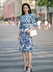 Vestido de moda pista início do outono 2023 manga curta em torno do pescoço azul e branco porcelana impresso vestido designer S-XL