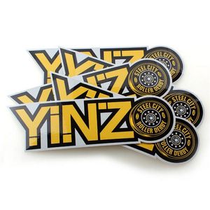 Niestandardowe logo Wodoodporna naklejka etykieta krojona naklejki UV samoprzylepne etykiety PVC winylowe z wyciętym kształtem