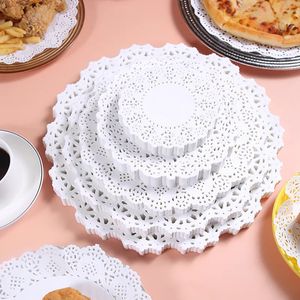 150pcs/Los weißes Spitzenpapier DOILIES SPACEMATS DIY BOXPACKAINGE GIFT WRAPPPAPE BRAYS FÜR DEN Hochzeitsfeier Gefälligkeiten Tischdekoration Matte