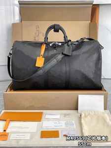 Kompletta förpackningsboxdesigners Duffel Väskor 45 cm 50 cm 55 cm lyxig stor kapacitet reseförsäljning hög kvinnor män äkta läder modeväska bär nitar med låshuvud