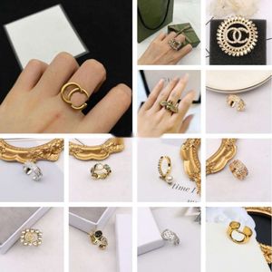 20 Style Fashion Style Band Rings Women Love Charms Wedding Jewelry Supplies 18K Gold Plated Crystal Metal Daisy Ring Jewelry Woman