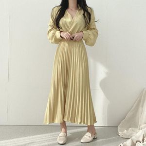 Повседневные платья 2023, осеннее корейское платье с v-образным вырезом, контрастное плиссированное шифоновое платье трапециевидной формы, цельное модное женское платье