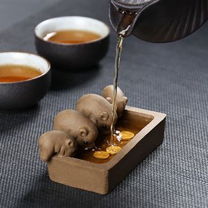 Bandejas de chá Zisha Pet Roxo Argila Pequenos Porcos Beber Água Chinês Bruto Cerâmica Kung Fu Set Home Decoração Acessórios 230901