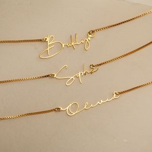 Colares de pingente Colar de nome de ouro personalizado com corrente de caixa Colar de nome personalizado jóias artesanais presente de aniversário personalizado para sua mãe 230901