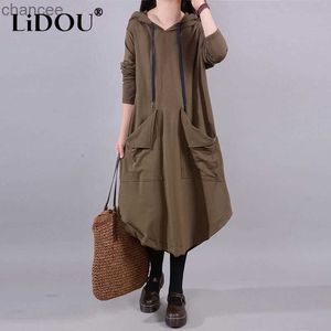 Grundläggande avslappnade klänningar 2023 Spring Autumn New Solid Color Hooded Long Sleeve Midi Dress Women Fashion Pockets Asymmetrical All-Match Vintage Dresses LST230904