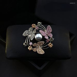 Brooches Butterfly Garland Brooch Women Suit Retro Exquisite Coat Corsage High-End Insect Pin Accessories Pearl Rhinestone Jewelry Pins