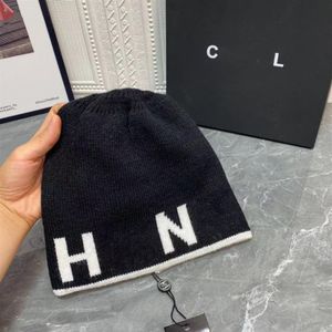 Męska marka marki luksusowa czapka czapka dla kobiet jesień i zima nowe małe zapach moda klasyczna c liter na zewnątrz W229N