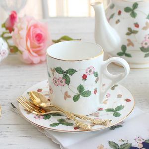 Cups Saucers High-end English Strawberry Coffee Cup Saucer Bone China 200ml Set Bronzing Painting