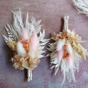 الزهور الزخرفية مصغرة زهرة مجففة boutonnieres لصيفة وصيفات الشرف بوهو العريس الزفاف ريفي والعدالة ديكور الوردي المتربة