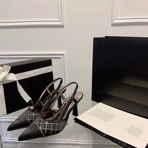 Designer de luxo Sapatos formais femininos cetim de cetim de renda para cima Tercearias macias e materiais de tecido de luxo de luxo de luxo de luxo